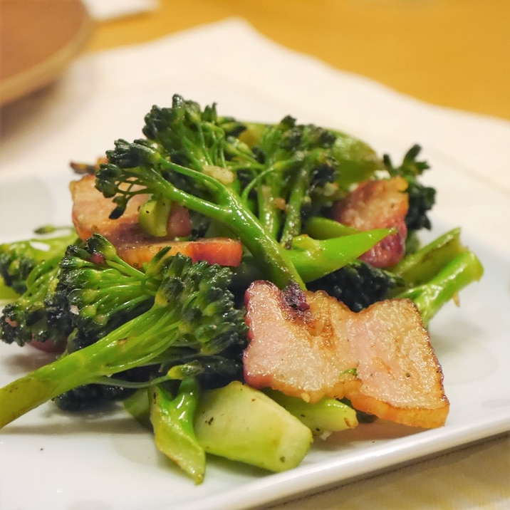 茎ブロッコリーとベーコンのペペロン風 レシピ 作り方 By Yunachi 楽天レシピ